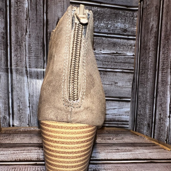 Metaphor woman’s Chelsea ankle  boots - Picture 7 of 16